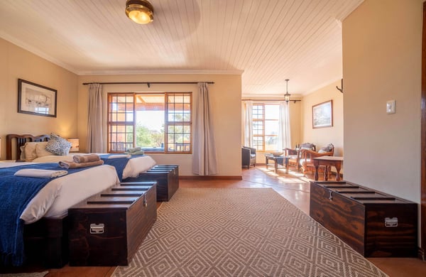 DESERT HORSE INN