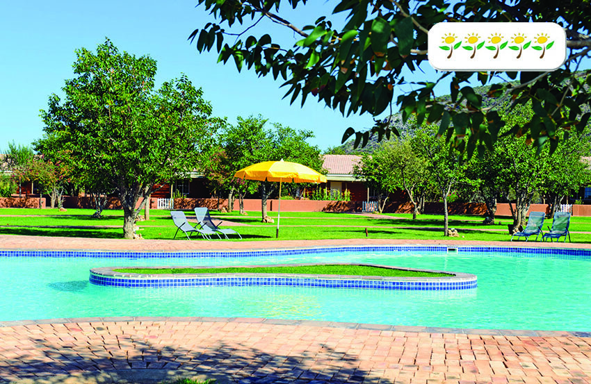 Damara Mopane Lodge, Pool, Öko-Auszeichnung, Namibia