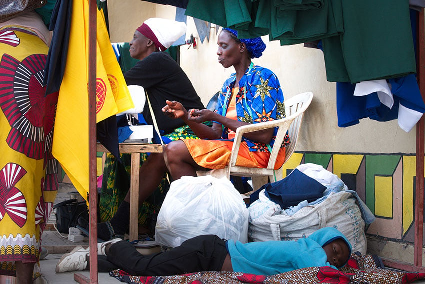 Bunter Marktstand in Katima Mulilo, Namibia