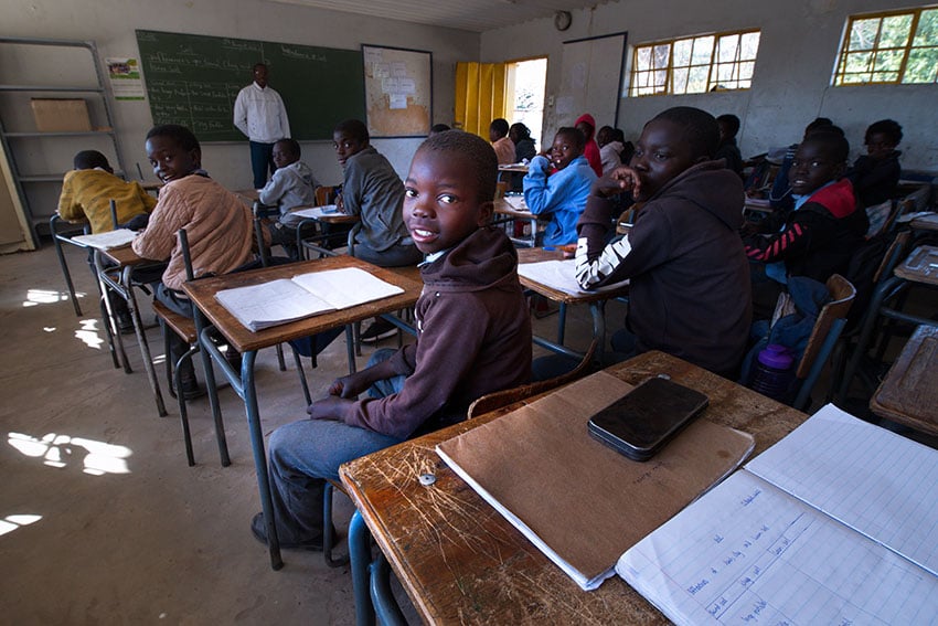 Namibische Schule, Klassenraum mit Kindern, Namibia