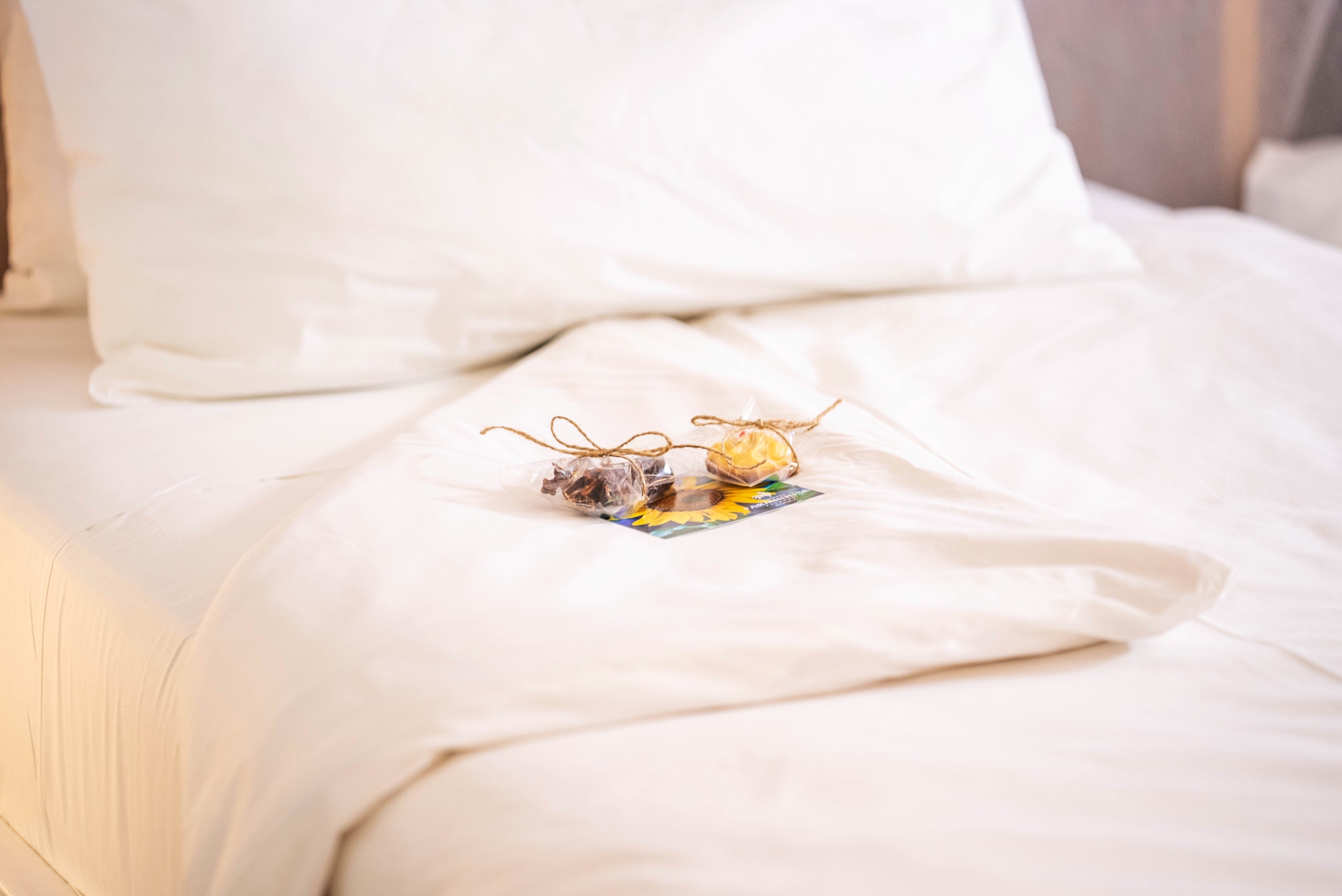 lodge bedding, welcoming gift, Kalahari Farmhouse, Namibia