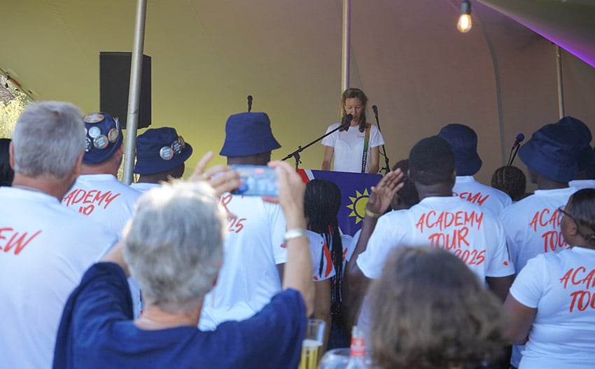 Ume Goldbeck in front of crowd web