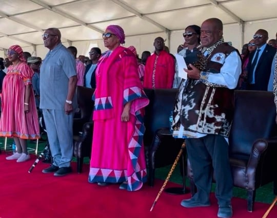Namibias president standing next to UUkwambi chief at marula festival