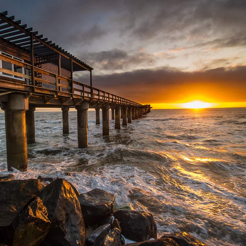 Le Jetty, le débarcadèrede, Swakopmund, au coucher du soleil, Namibie
