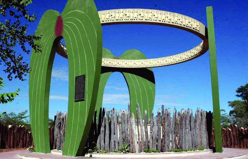 Mandume Denkmal, Oihole, Angola