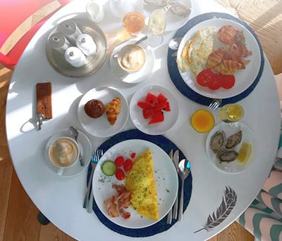 Teller mit appetitlichen Häppchen