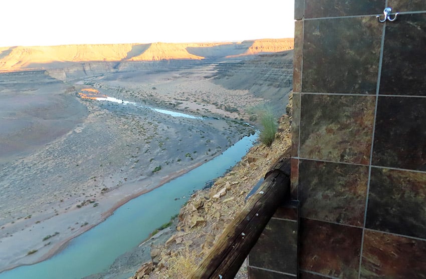 Dusche mit Ausblick über den Fischfluss Canyon in Namibia