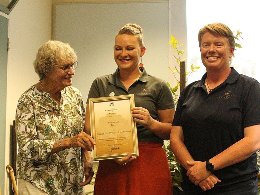 Gondwana Team members receiving Tree Award