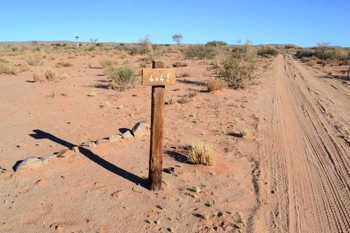 Typical 4x4 offroad track in Namibia - Image by: Ron Swilling