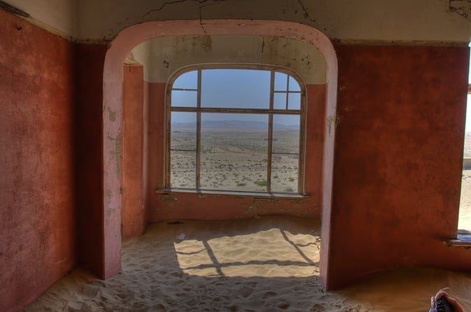 ghost-town-in-the-namibian-desert-kolmanskop