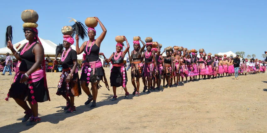 Frauen Prozession Omagongo Kulturfestival Ombalantu Owambo Namibia