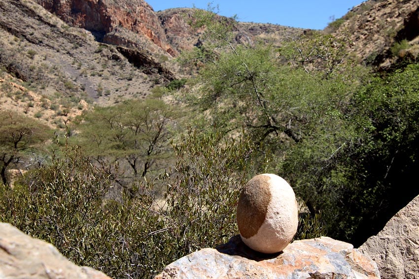 Frohe Ostern in Namibia Dieser eiförmige Stein gefunden aufgenommen im Naukluft-Gebirge weder angemalt noch zurechtgeschliffen Foto Sven-Eric Stender