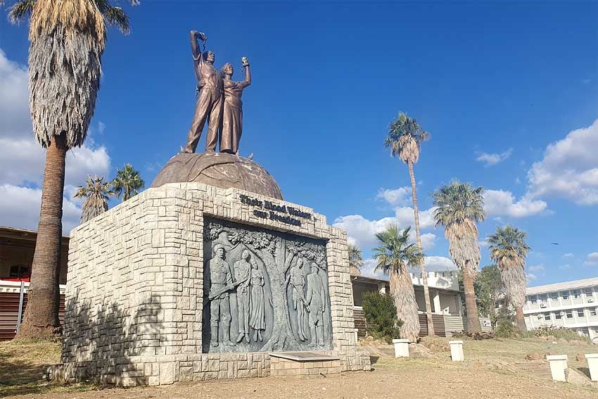 Genozid-Mahnmal vor der Alten Feste Windhoek Genocide Remembrance Day 28. Mai 2026 gedenkt Namibia Opfer Völkermords an OvaHerero und Nama 1904 bis 1908 Foto Sven-Eric Stender