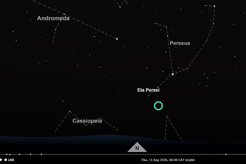 Zentrum des Meteor-Schauers der Perseiden unter dem Sternbild Perseus zum Höhepunkt seiner Aktivität am 13. August Morgenhimmel 6.00 Uhr von Windhoek aus gesehen mit Blick nach Nord-Nord-Ost Grafik Screenshot von interaktiver Sternenkarte auf TimeAndDate.com