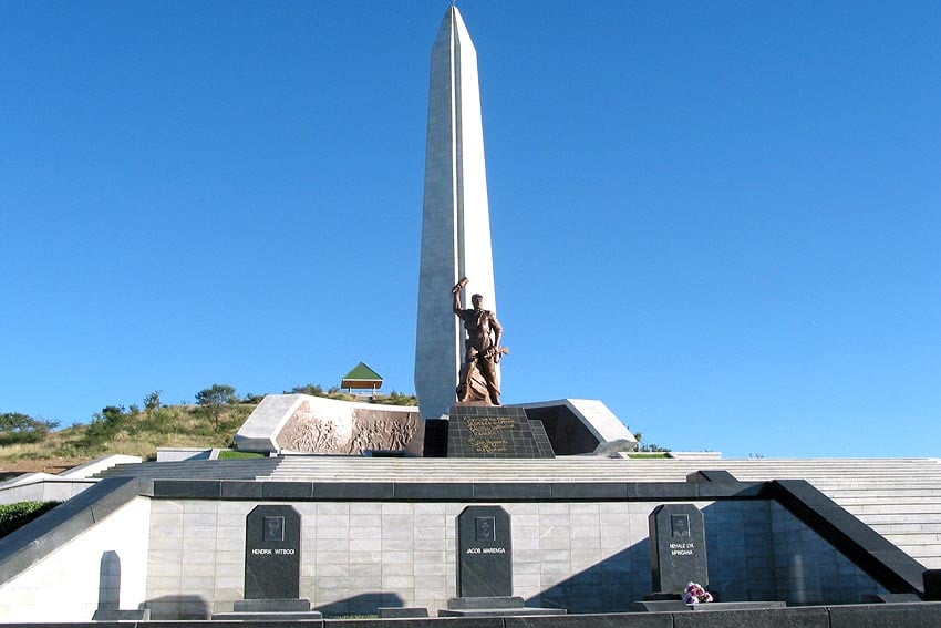 Helden-Gedenkstätte Heroes' Acre Statue Freiheitskampf Führer Gründungspräsident Namibia Sam Nujoma südlich Windhoek