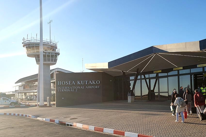 Betrieb auf Internationalen Flughafen Hosea Kutako HKIA Windhoek läuft wieder reibungslos Ab Mitte August gab es Kerosin-Engpässe weil eine Lieferung wegen mangelnder Qualität hatte zurückgesandt werden müssen Foto Juni 2025 nur zur Illustration Sven-Eric Stender