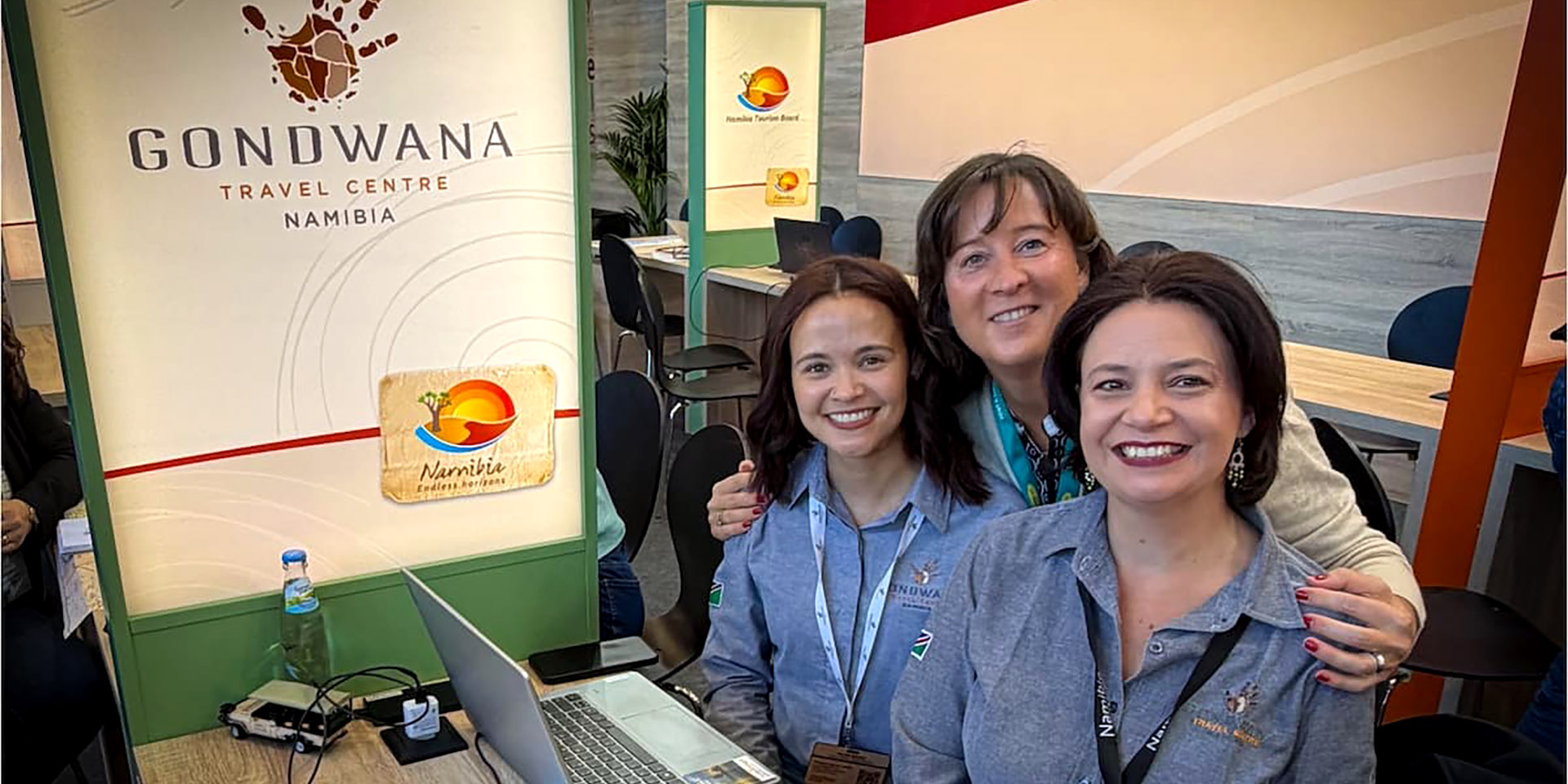 ITB Berlin, Sylwia Fath (Urlaubsengel) mit Naomi Schultz und Michaela Beddies vom Gondwana Travel Centre, Namibia