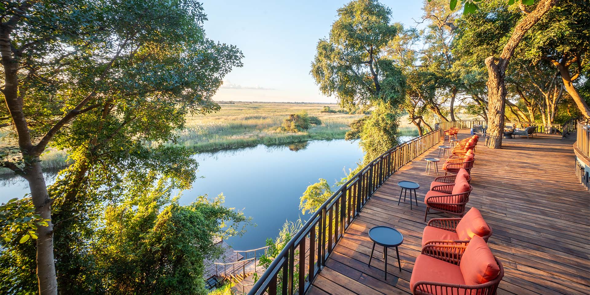 Namushasha River Lodge Veranda mit Blick auf den Kwando-Fluss, Namibia