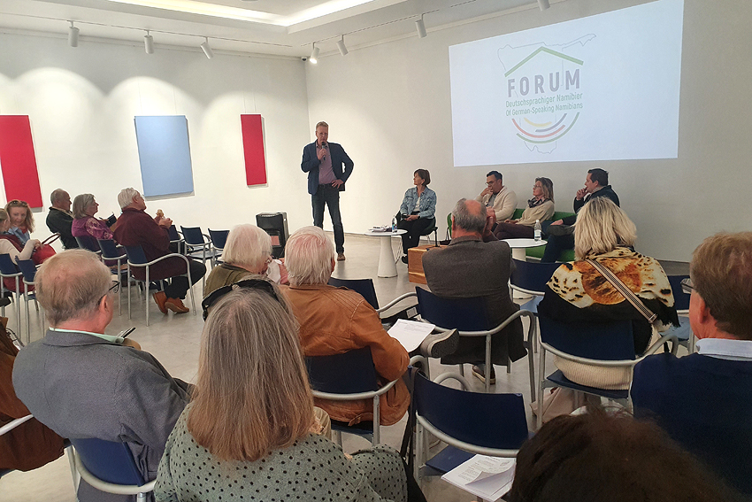 FDN Podiumsdiskussion Tourismus Saal Goethe Institut Windhoek