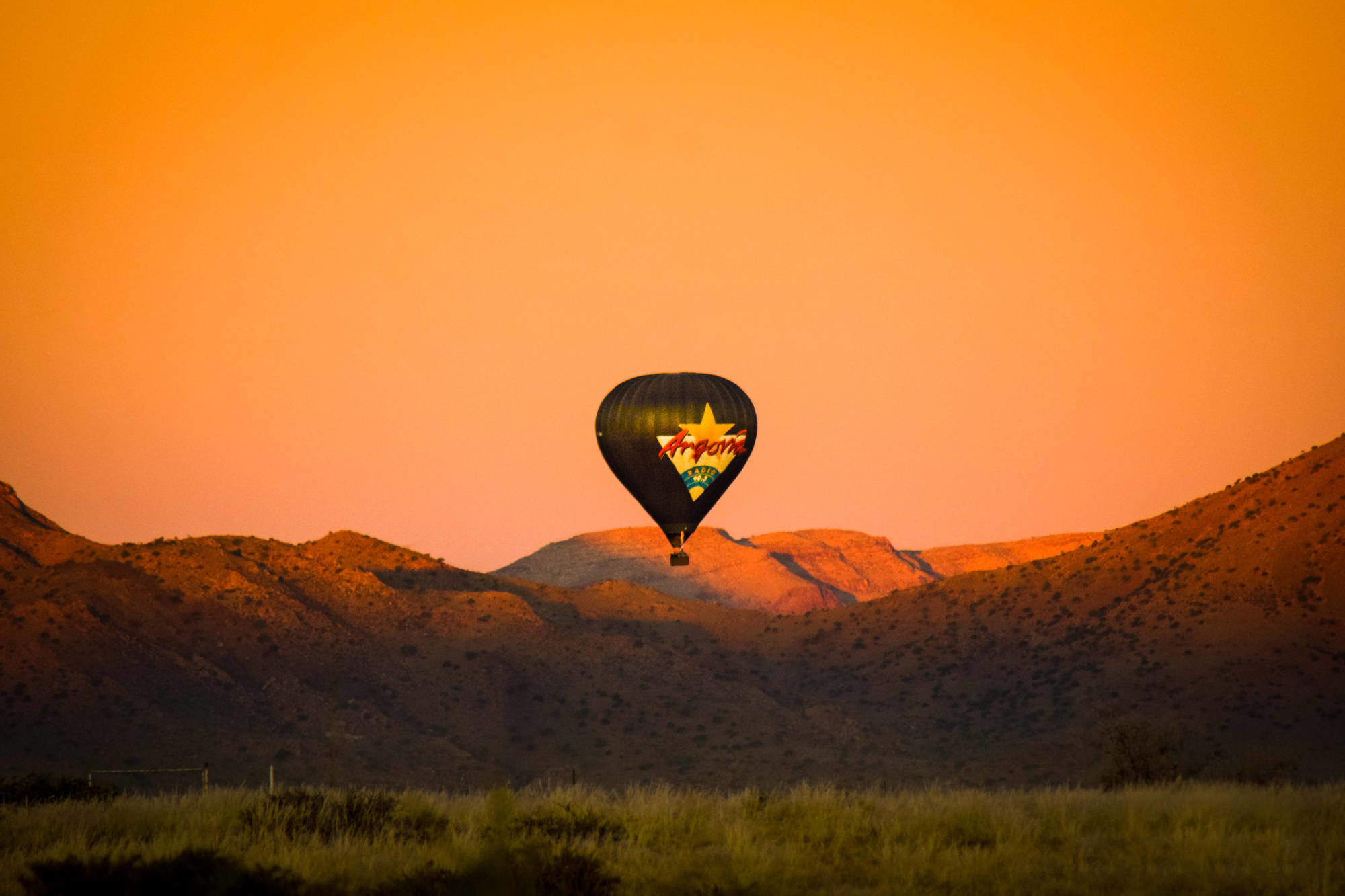 2000x4000q7011-Namib-hot-air-ballooning