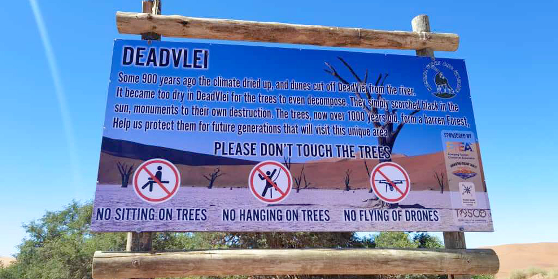 Hinweisschild Bäume nicht berühren Dead Vlei Sossusvlei Namibia