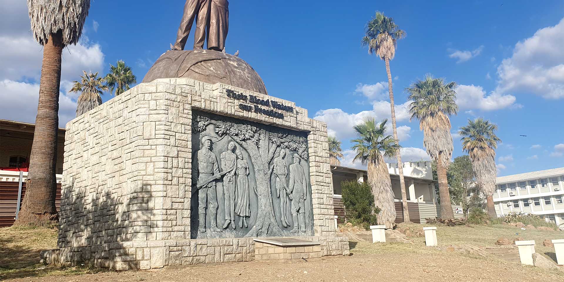 Genozid-Mahnmal vor der Alten Feste Windhoek Genocide Remembrance Day 28. Mai 2026 gedenkt Namibia Opfer Völkermords an OvaHerero und Nama 1904 bis 1908 Foto Sven-Eric Stender