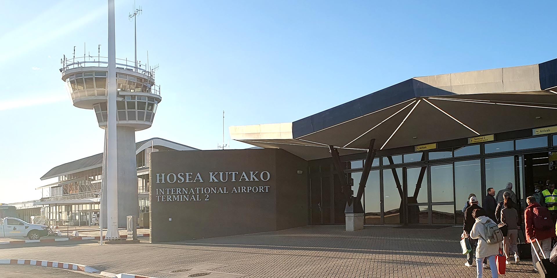 Betrieb auf Internationalen Flughafen Hosea Kutako HKIA Windhoek läuft wieder reibungslos Ab Mitte August gab es Kerosin-Engpässe weil eine Lieferung wegen mangelnder Qualität hatte zurückgesandt werden müssen Foto Juni 2025 nur zur Illustration Sven-Eric Stender